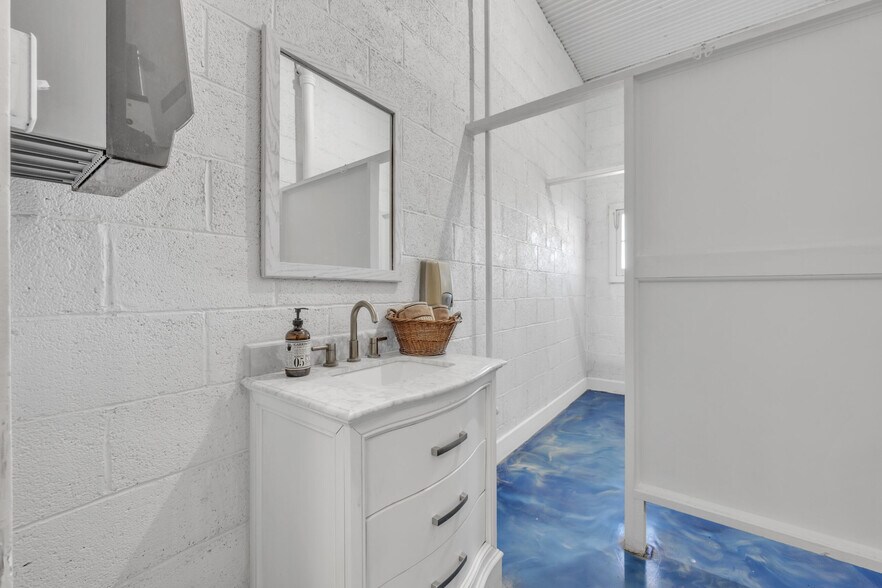 More Photos Of 525 E Railroad Ave, Keenesburg Warehouse For Lease