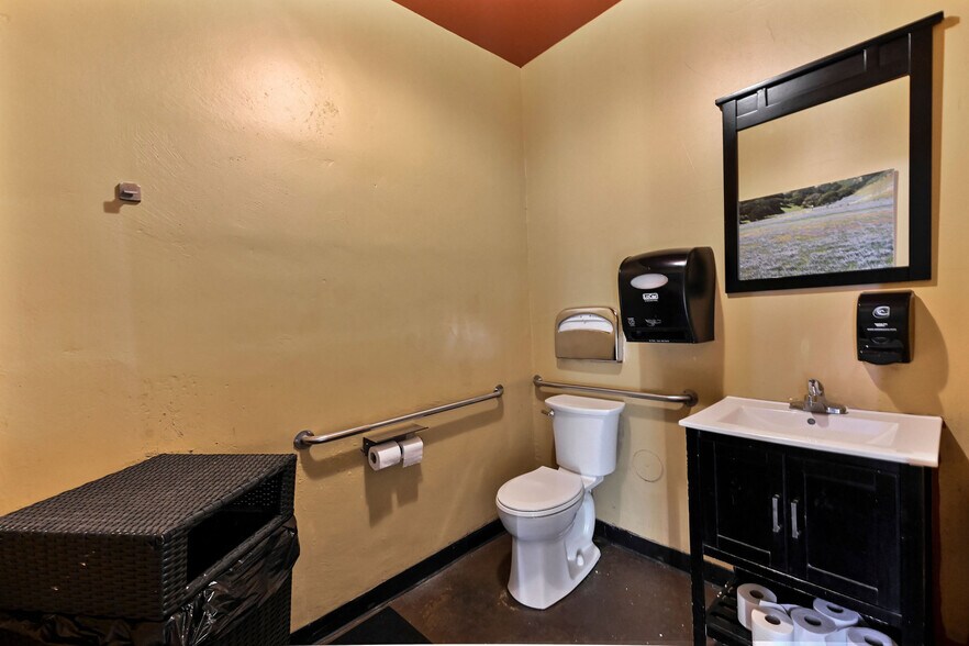 More Photos Of 191 Main St, Murphys General Retail For Sale