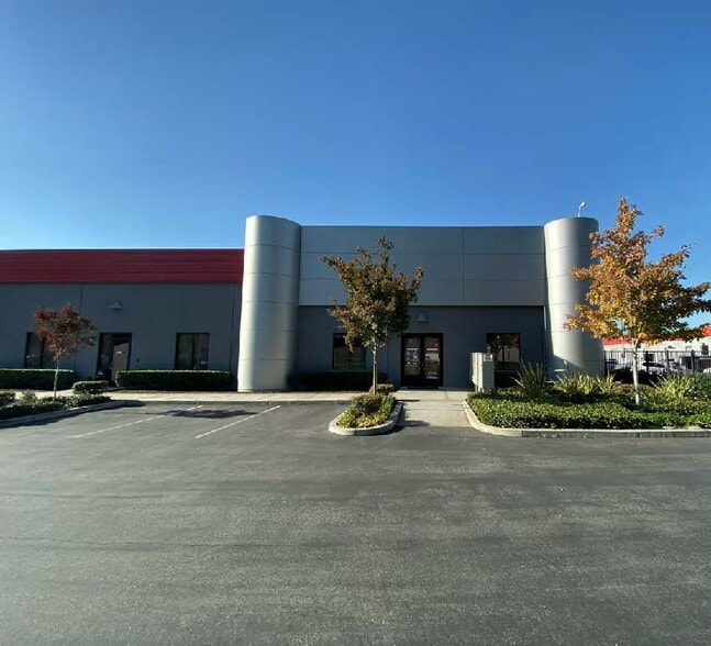 More Photos Of 521 Charcot Ave, San Jose Showroom For Sale