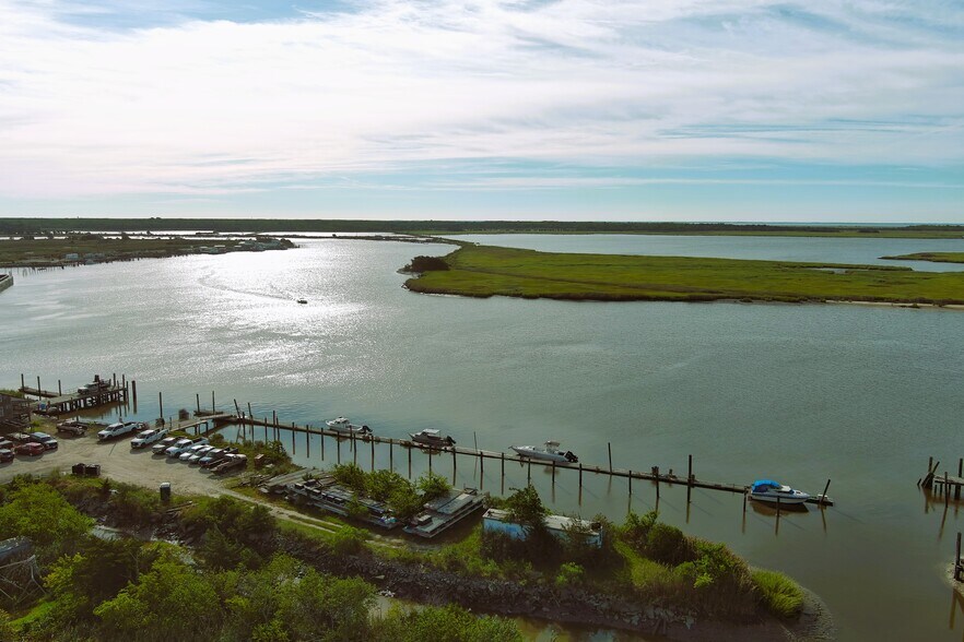 More Photos Of 7021 Miller Ave, Port Norris Marina For Sale