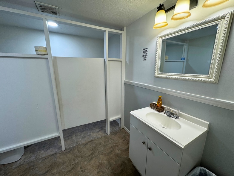 More Photos Of 1922 Dallas St, Pasadena Religious Facility For Sale