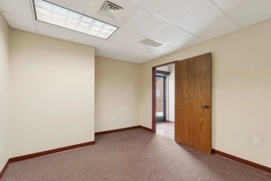 More Photos Of 180 Knights Way, Fond Du Lac Medical For Sale