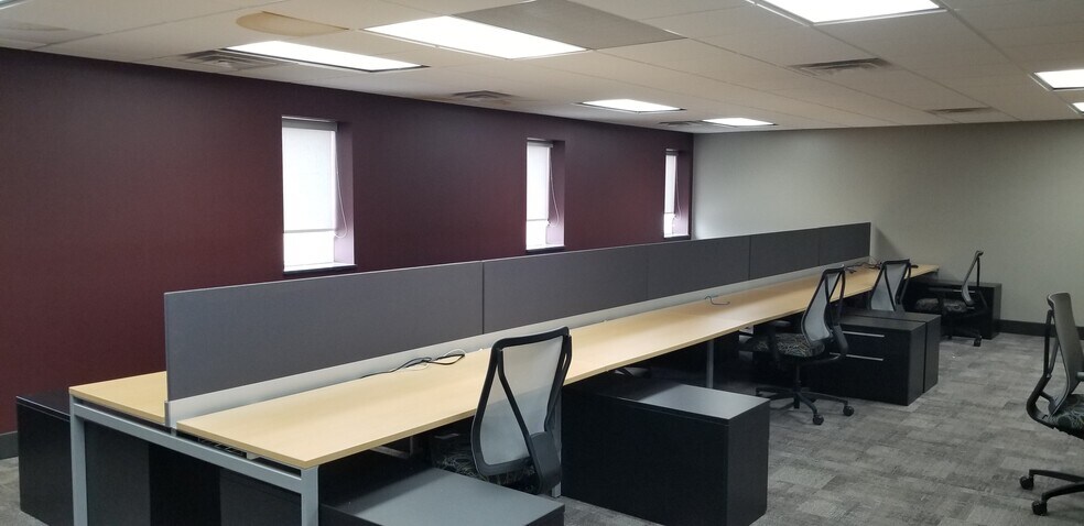 More Photos Of 312-314 Martin Luther King Jr Blvd, Evansville Office For Sale