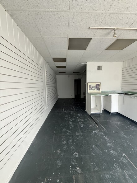 More Photos Of 1669 Wisconsin Ave NW, Washington Storefront For Lease