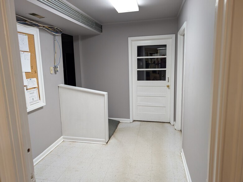 More Photos Of 612 Ball Street, Perry Storefront Retail Office For Sale