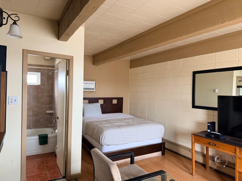 More Photos Of 9711 Alaska Rd, Fort St John Hotel For Sale