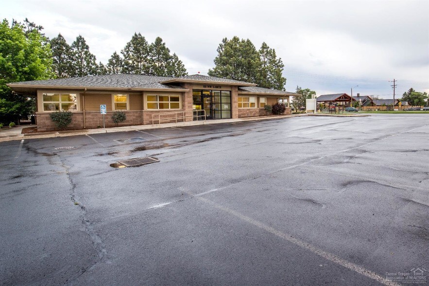 More Photos Of 111 NW Larch Ave, Redmond Office For Sale