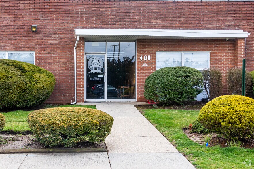 More Photos Of 400-450 Swenson Dr, Kenilworth Warehouse For Sale