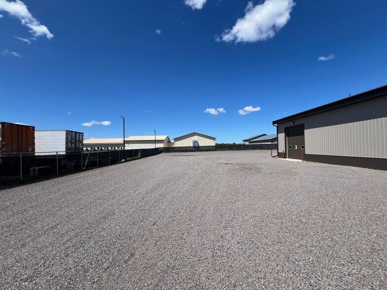 More Photos Of 20021 Edison Cir, Clearwater Warehouse For Lease