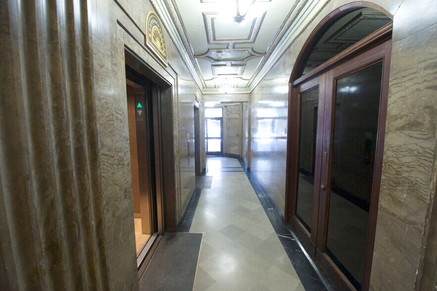 More Photos Of 830-834 S Broadway, Los Angeles Office For Lease