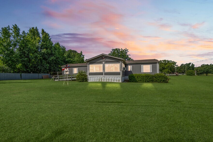 More Photos Of 3318 SH-146S, Livingston Mixed Retail For Sale