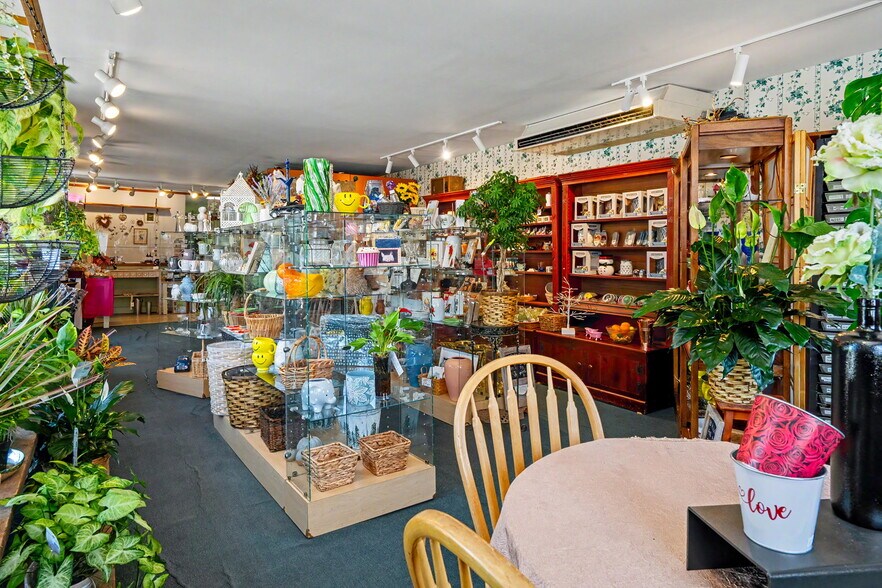 More Photos Of 11 Turnpike Rd, Jaffrey Freestanding For Sale