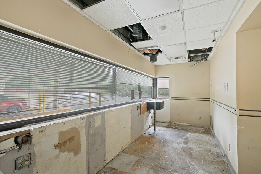 More Photos Of 6545 Normandy Blvd, Jacksonville Storefront Retail Office For Lease