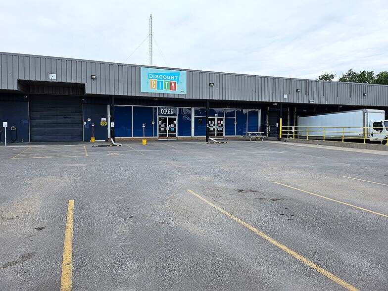 Primary Photo Of 1337 W Kansas Ave, Mcpherson Warehouse For Lease