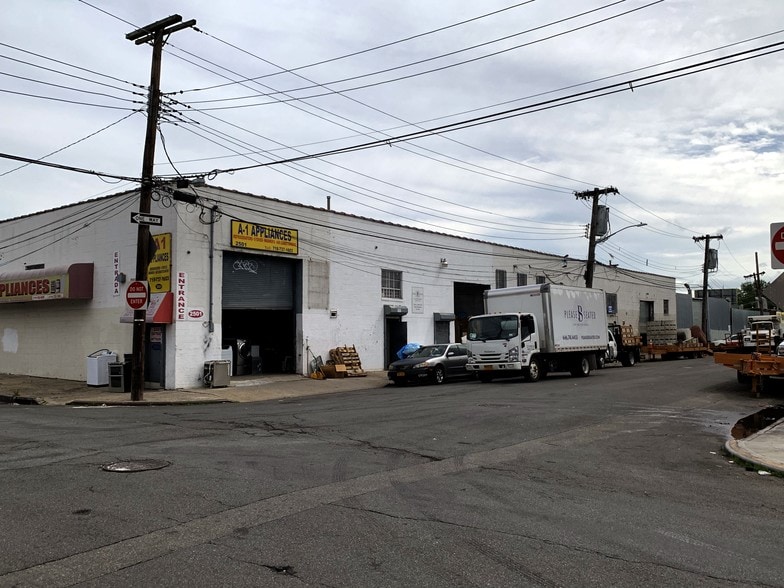 Primary Photo Of 2501-2515 Newbold Ave, Bronx Warehouse For Lease