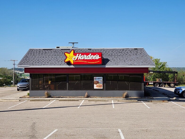 More Photos Of 8750 Wooster Pike, Seville Fast Food For Lease