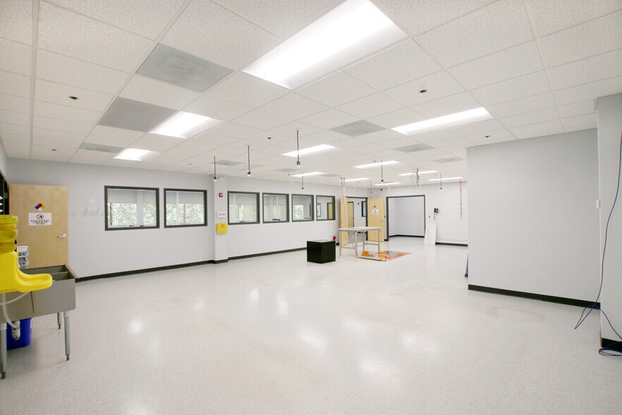 More Photos Of 16 Tech Cir, Natick Office For Lease