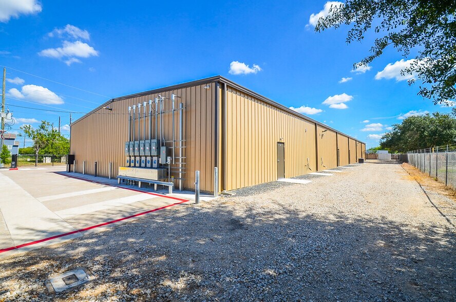 More Photos Of 17625 Kieth Harrow Blvd, Houston Warehouse For Lease