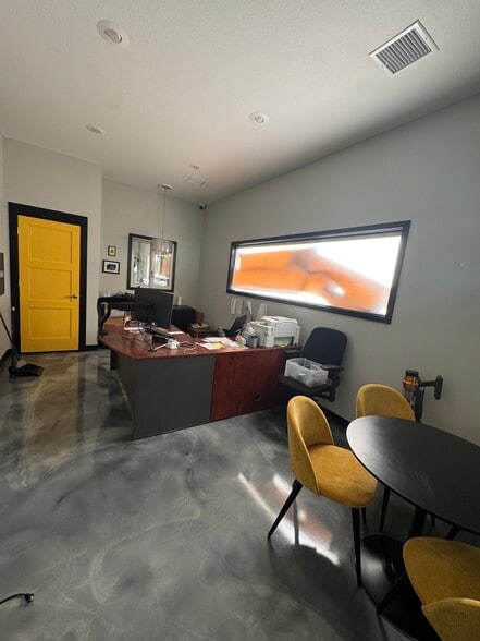 More Photos Of 6813 Sobbie Rd, Liberty Flex For Sale