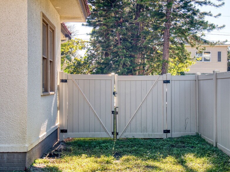 More Photos Of 215 Washington st, New Smyrna Beach Office Residential For Sale