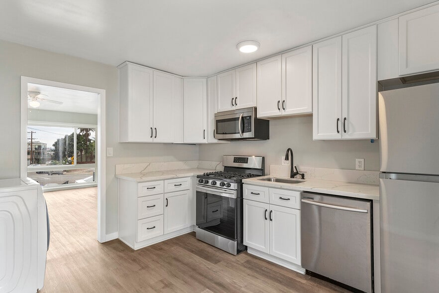 More Photos Of 4924-4926 Iroquois Ave, San Diego Specialty For Sale