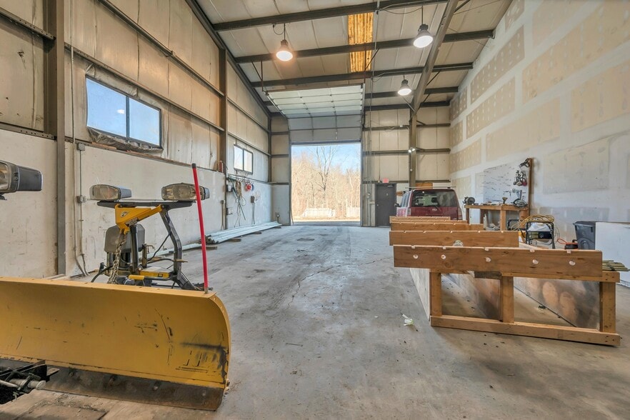 More Photos Of 8 Dunham Dr, New Fairfield Warehouse For Lease
