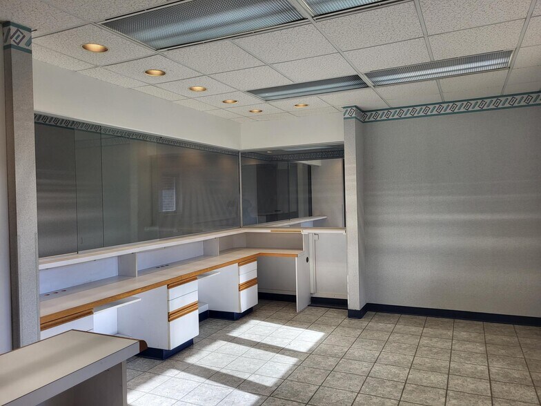 More Photos Of 601 W Central Rd, Mount Prospect Medical For Lease