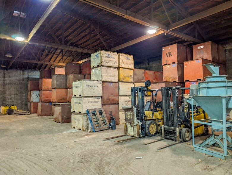 More Photos Of 1621 N Spruce St, La Grande Manufacturing For Sale