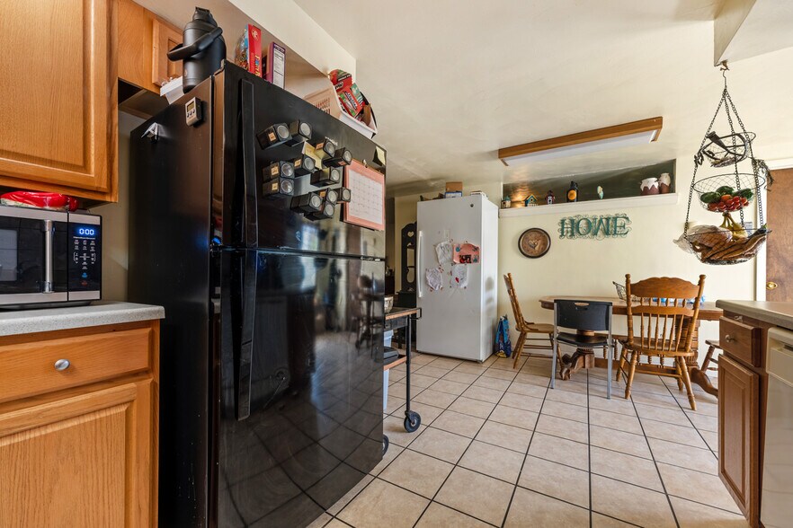 More Photos Of 416 State St, Trinidad Flex For Sale