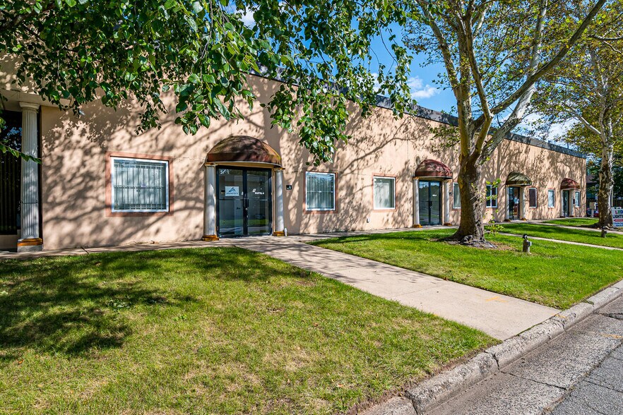 More Photos Of 22 Meridian Rd, Edison Medical For Sale