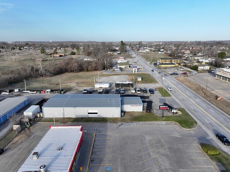 More Photos Of 1001 E Will Rogers Blvd, Claremore Auto Repair For Sale