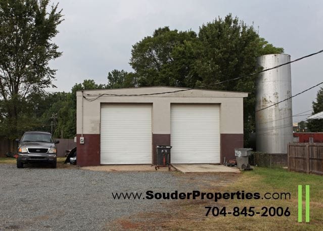 Primary Photo Of 5734 N Tryon St, Charlotte Warehouse For Lease