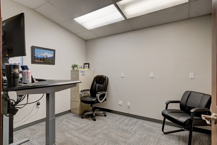 More Photos Of 499 NE Midway Blvd, Oak Harbor Office For Sale