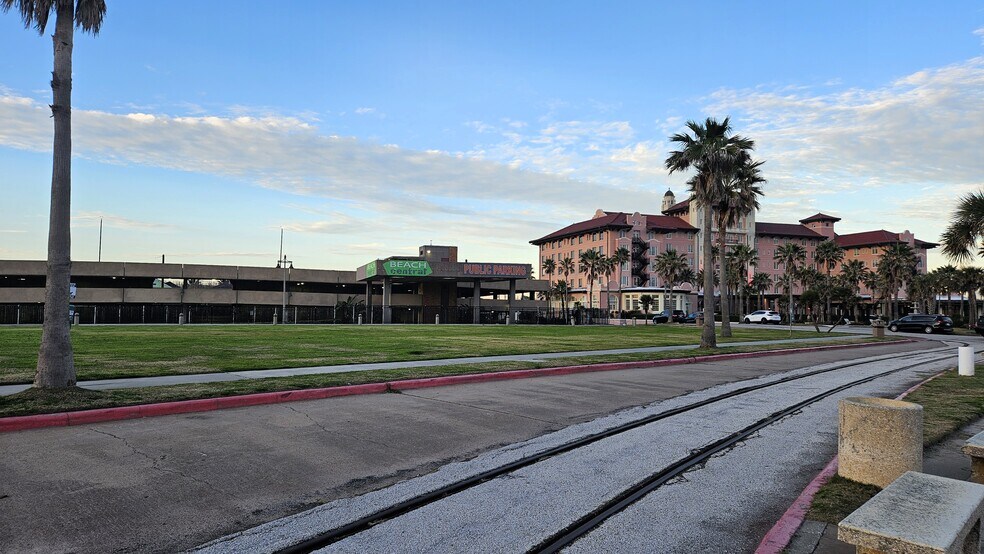 More Photos Of 2102 Seawall Blvd, Galveston Land For Sale