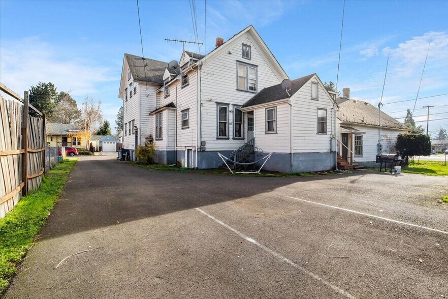 More Photos Of 925 14th St NE, Salem Apartments For Sale