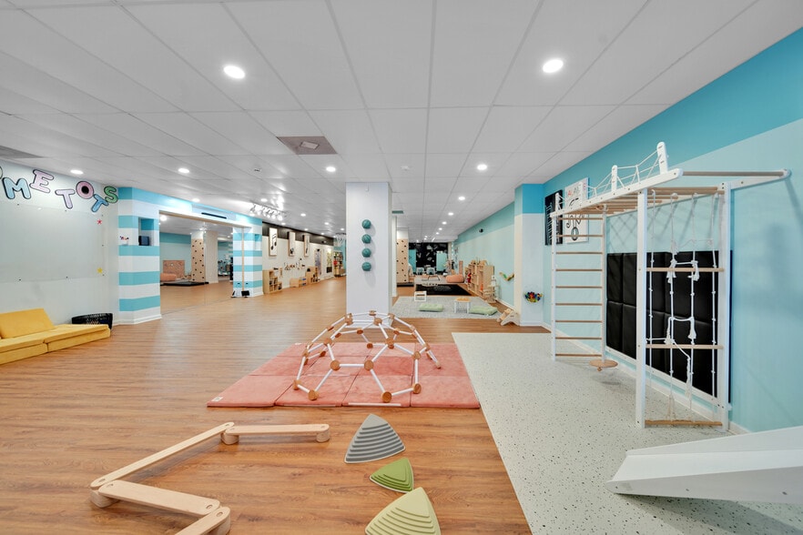 More Photos Of 1321 Rockville Pike, Rockville Freestanding For Lease