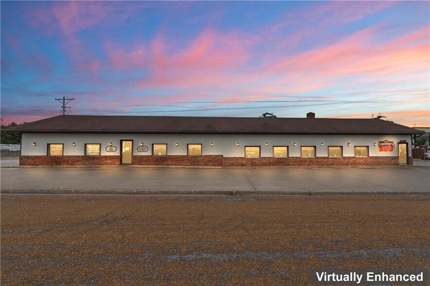 More Photos Of 103 Ne 2nd St, Concordia Restaurant For Sale