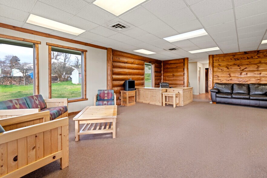 More Photos Of 615 Timber Ln, Maupin Office For Sale