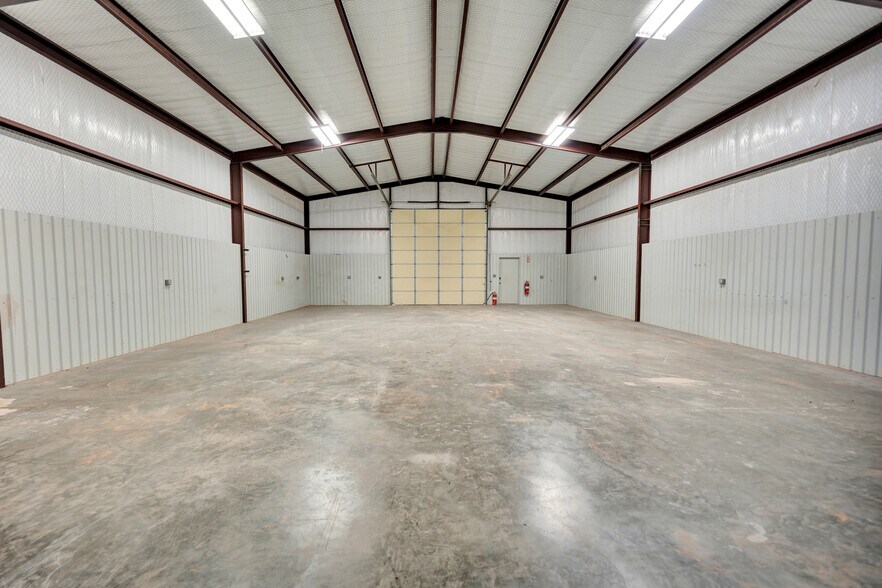 More Photos Of 2107 E County Road 130, Midland Warehouse For Lease