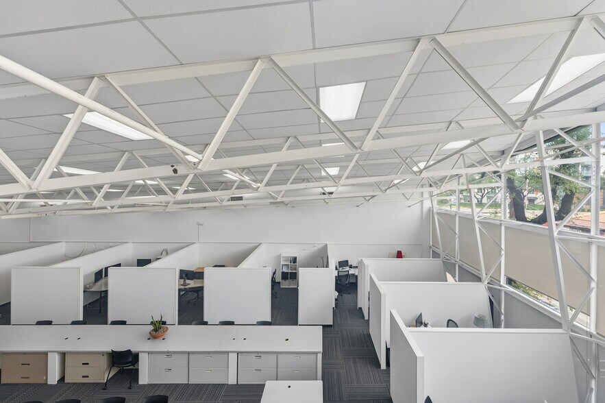 More Photos Of 1413 Rio Grande Ave, Fort Worth Office For Sale