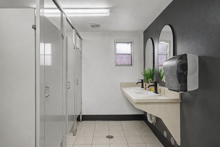 More Photos Of 4535 Wadsworth Blvd, Wheat Ridge Religious Facility For Lease