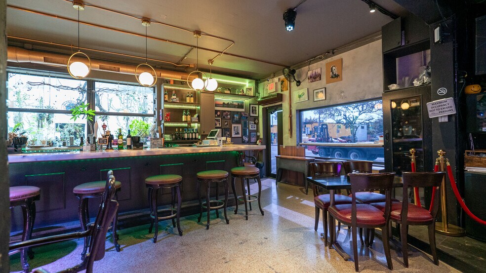 More Photos Of 201-205 NE 31st St, Oakland Park Restaurant For Lease