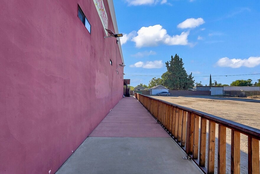 More Photos Of 6982 N Winton Way, Winton Restaurant For Sale