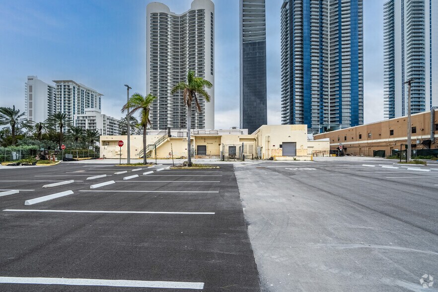 More Photos Of 17140 Collins Ave, Sunny Isles Beach Unknown For Lease