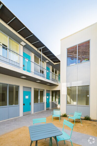 More Photos Of 1312-1316 Westwood Blvd, Los Angeles Research And Development For Lease