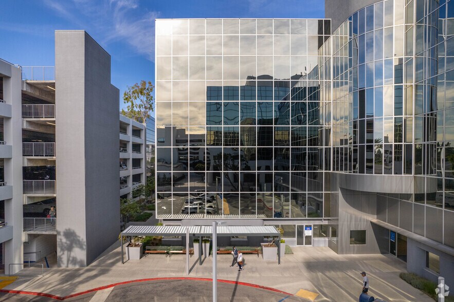 More Photos Of 23961 Calle de la Magdalena, Laguna Hills Medical For Lease