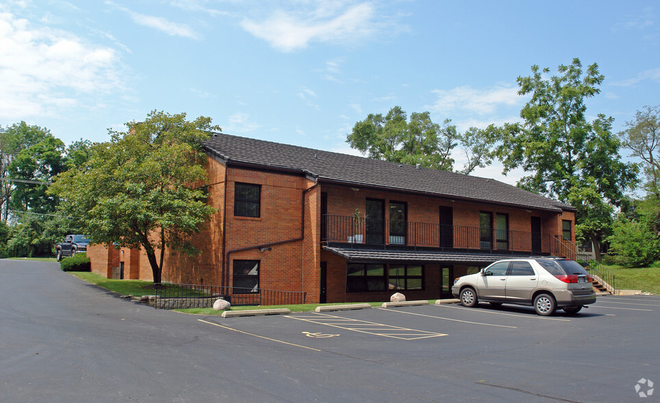 Primary Photo Of 25 S Virginia St, Crystal Lake Medical For Lease