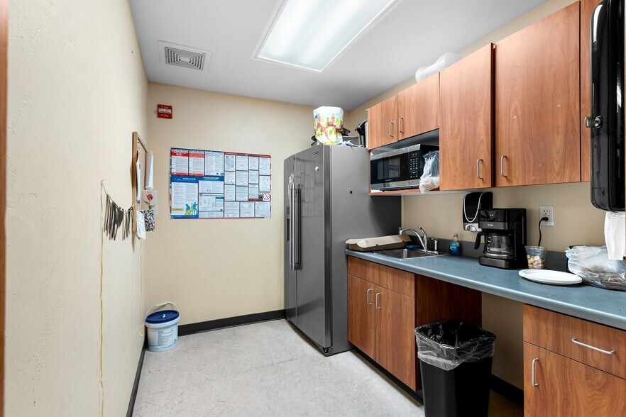 More Photos Of 445 S Adams St, Green Bay Office For Lease