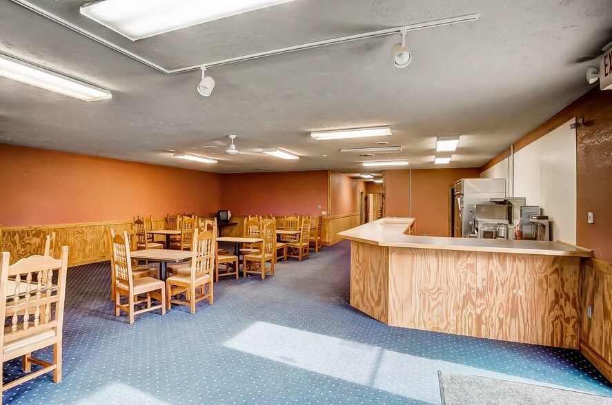 More Photos Of 20660 W Bowling Green Road, Weston Auto Repair For Lease