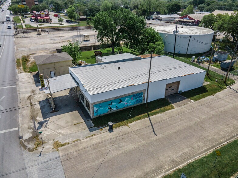 More Photos Of 2002 7TH St, Bay City Freestanding For Sale